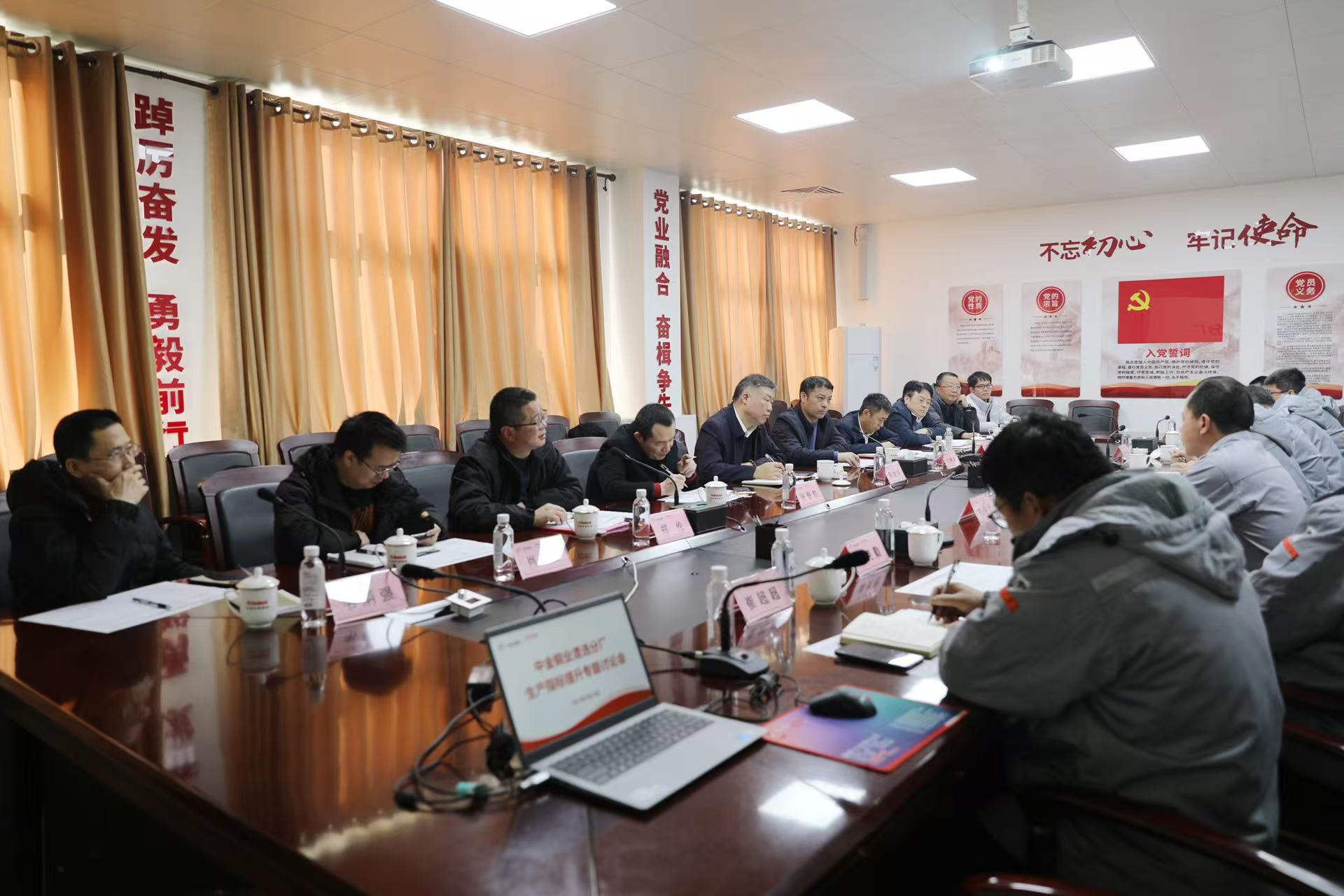 郑总调研.jpg 郑总调研.jpg